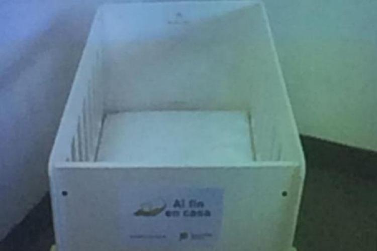 Foto del moisés entregado por el programa de Vidal.