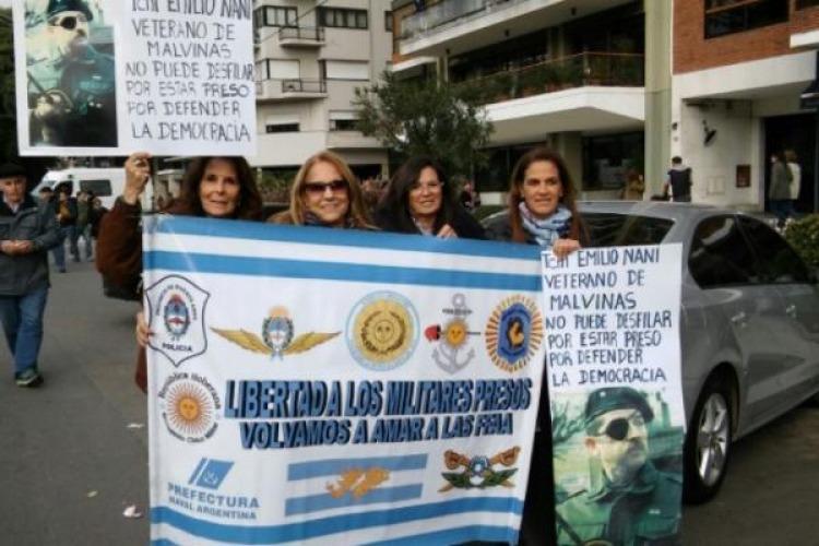 Argentina hace desfile militar internacional por 207 años Revolución de Mayo