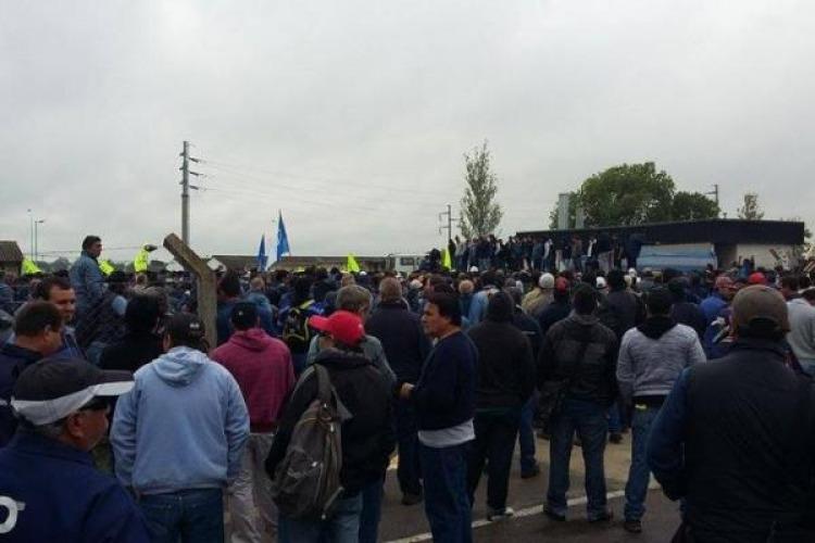 Cristina visitó a los trabajadores despedidos de Atucha en Zárate Cristina visitó a los trabajadores despedidos de Atucha en Zárate
