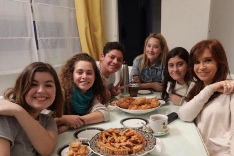 Cristina Kirchner recibió a estudiantes secundarios bonaerenses en su casa