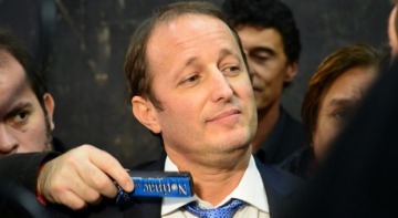 Insaurralde le respondi&oacute; a quienes lo criticaron: "Hay dirigentes que se re&uacute;nen con la oposici&oacute;n a escondidas"