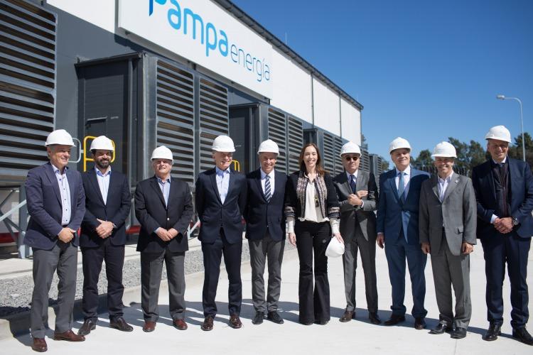 Entre Macri y la gobernadora bonaerense Mar&iacute;a Eugenia Vidal, el empresario Mindlin