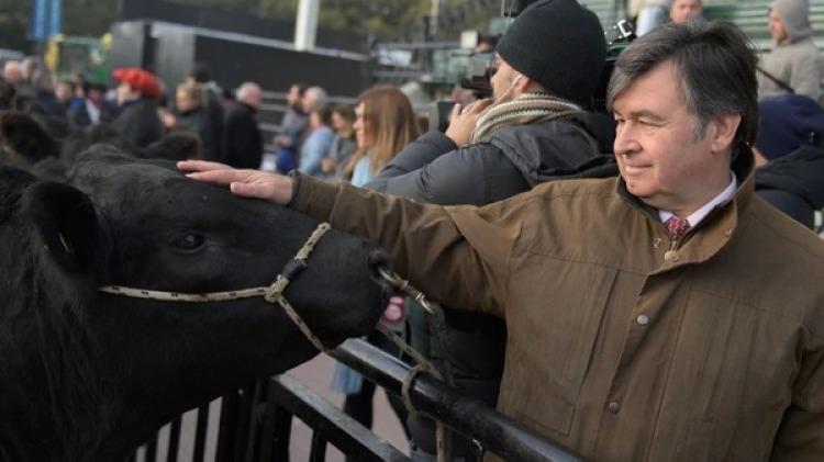 Daniel Pelegrina, presidente de la SRA, junto al joven Mbappé
