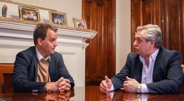 Fernández, junto a al intendente Llamosas (Prensa Alberto Fernández).