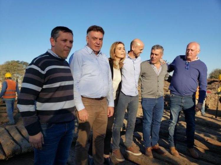 Gonzalo Blasco junto a funcionarios macristas