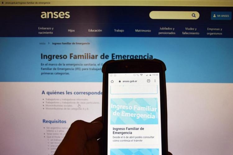 Alertan a beneficiarios del IFE ante posibles estafas vía Whatsapp y  Facebook - Poltica Argentina