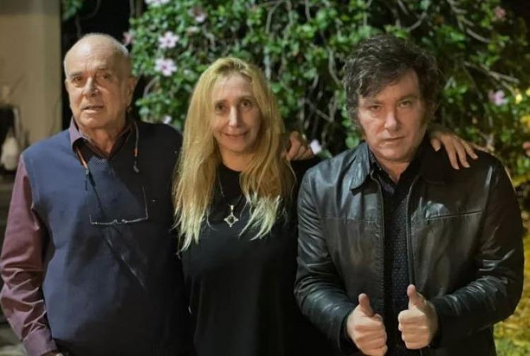 Milei con su hermana Karina y Carlos Rodr&iacute;guez