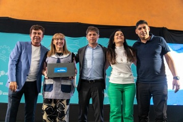 Kicillof y Espinoza entregaron 3 mil tablets a jardines de infantes de La Matanza