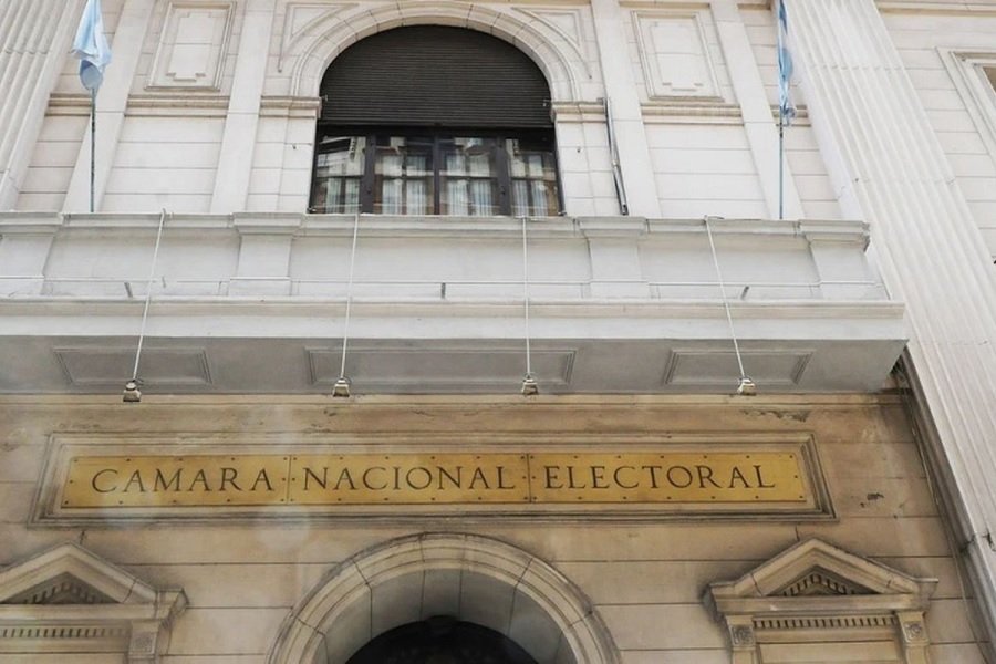 La Cámara Electoral argentina cita a apoderados de Massa y Milei para "preservar la convivencia democrática"