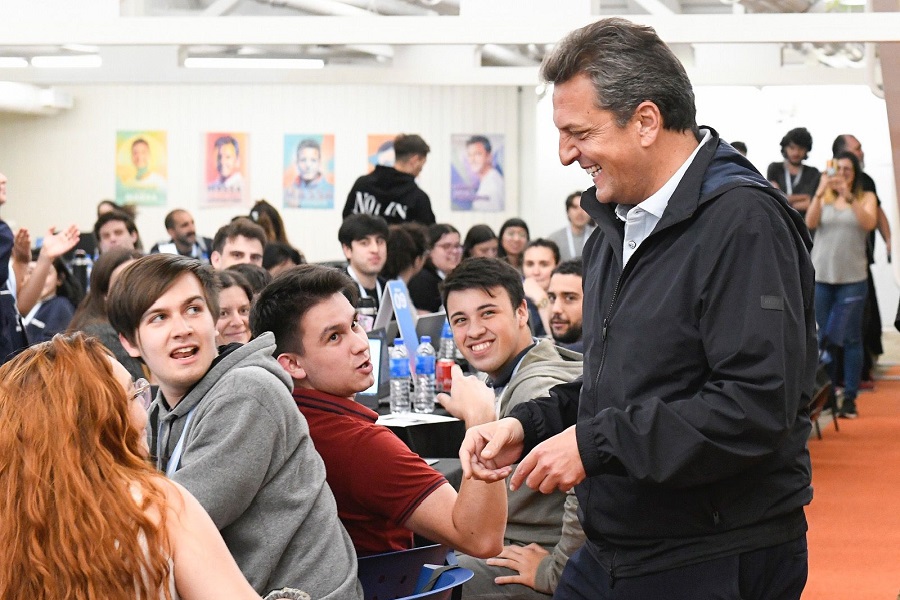 Massa visitó el centro de cómputos de Unión por la Patria en la previa a la elección