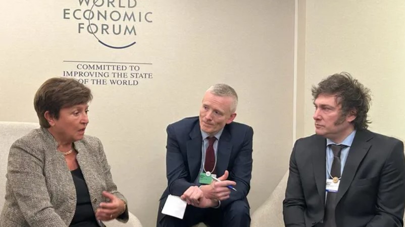 Octava revisión del acuerdo con el FMI: el Directorio dio el OK y el Gobierno espera el desembolso de 800 millones de dólares