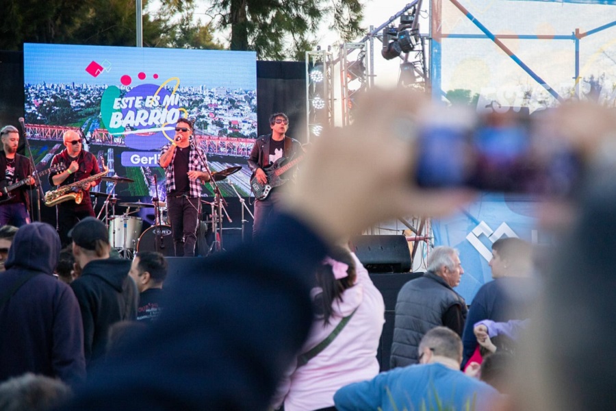 Lanús Gobierno celebró el cumpleaños de Gerli con el Festival "Este es mi Barrio"
