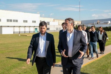 Foto de Achval visit una empresa en el Parque Industrial de Pilar para poner en valor el entramado productivo
