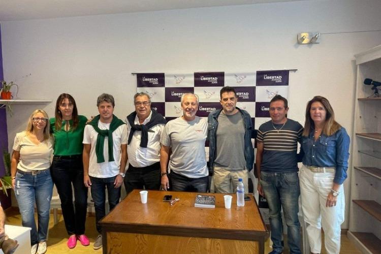 Alberto Pascual con militantes