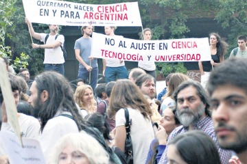 Científicos y universidades marcharon en todo el país contra el ajuste de Milei sobre ambos sectores