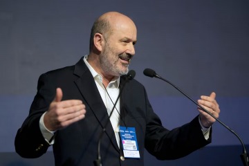 Con el ojo puesto en los inversores extranjeros, Sturzenegger advirtió que desregula la actividad minera