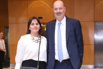 Canciller&iacute;a adjudic&oacute; $114 millones a empresa de la esposa de Sturzenegger por clases de ingl&eacute;s