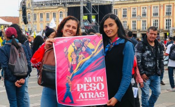 �Ni un peso atr&aacute;s�: Petro defendi&oacute; el aumento del salario m&iacute;nimo tras el fallo judicial y volvi&oacute; a medir fuerzas en la Plaza de Bol&iacute;var