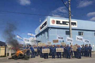 Producir en la Argentina ya no es rentable: oleada de despidos y quiebres golpean a la industria local