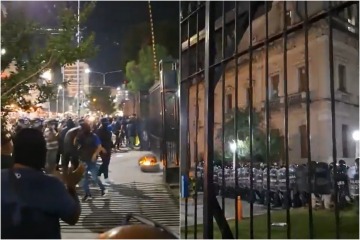 Foto de Tensi�n en Jujuy: la protesta policial frente a la Casa de Gobierno termin� con disturbios