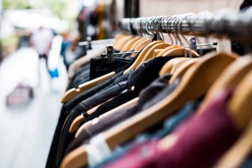 Avalancha de importaciones: ya se vende ropa importada en supermercados