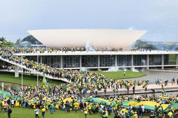 Foto de Congreso de Brasil reduce la sentencia de Bolsonaro en la causa por el intento de golpe de Estado