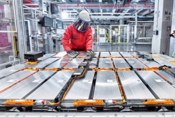 Europa moviliza 200 mil millones en bater&iacute;as para desafiar a China