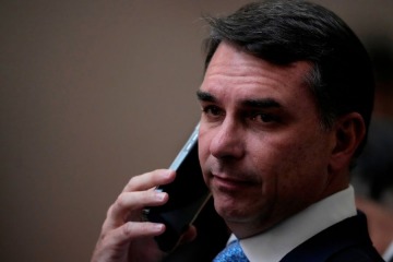 Fl&aacute;vio Bolsonaro negoci&oacute; 24 millones de d&oacute;lares con banquero fraudulento para una pel&iacute;cula