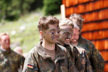 Foto de Alemania eval�a reforzar la reserva militar y analiza volver al servicio obligatorio