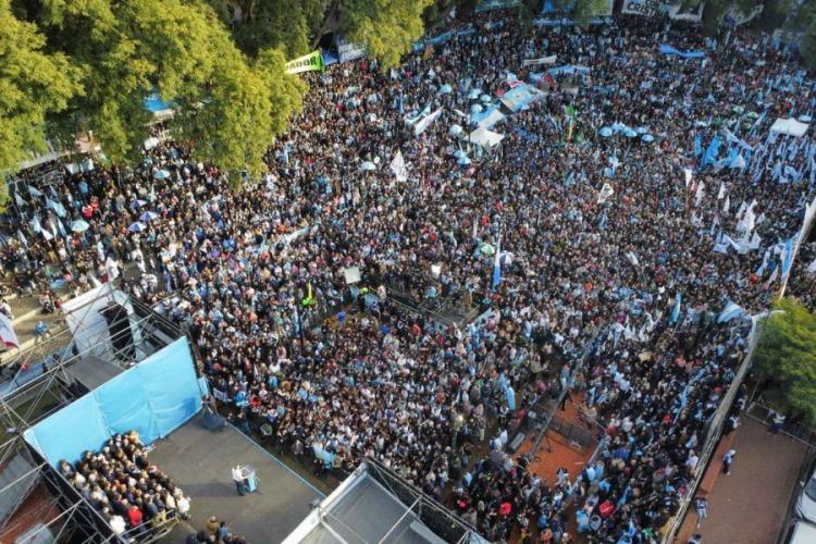 Acto por Cristina Libre en Parque Lezama