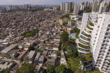 M&aacute;s de 400 expertos cuestionan el crecimiento econ&oacute;mico como soluci&oacute;n a la pobreza