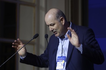 El ins&oacute;lito plan de Sturzenegger que congel&oacute; el puerto: promesa de "cobertura total" con 6 marinos para 185 barcos
