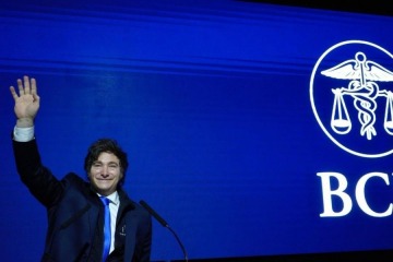 Foto de Según Milei, aumentó la morosidad porque las familias compraron televisores para ver el Mundial
