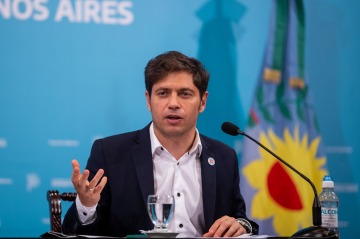 Kicillof cruz&oacute; a Milei por la mora y el buque brit&aacute;nico: "Se borra y rifa nuestra soberan&iacute;a"