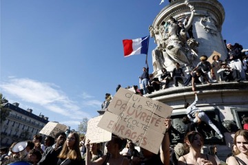Francia: por qu&eacute; miles de estudiantes salieron a las calles y pusieron contra las cuerdas a Macron