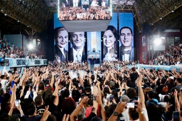 Foto de M�ximo Kirchner cruz� a Milei: "Se cree muy piola ri�ndose de su pueblo"