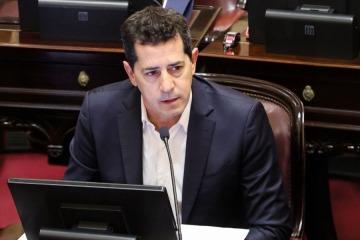 Foto de Wado de Pedro: �Las medidas de Milei responden a intereses ajenos�