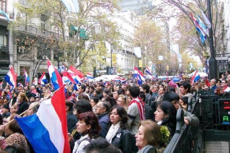 Festejos por el Bicentenario de Paraguay en Argentina. 