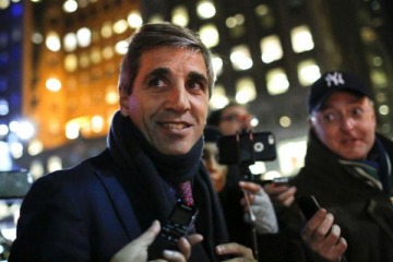 Para Caputo "es lógico" que el fondo que integraba haya comprado el bono a 100 años que emitió como ministro