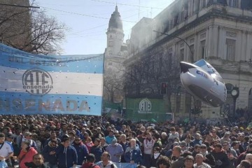 Sindicatos y organizaciones sociales harán un acampe en La Plata desde el lunes