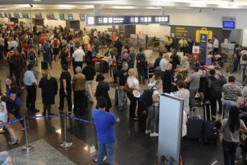 Trabajo arregl&oacute; con los pilotos, se levant&oacute; el paro pero demora la normalizaci&oacute;n de vuelos