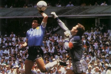 Comenzó la subasta por la camiseta que Diego Maradona uso contra Inglaterra en México 86