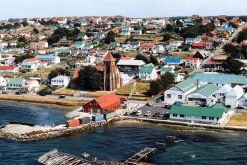 Para festejar el 70 aniversario del reinado de Isabel, Reino Unido convirtió en "ciudad" a la capital de Malvinas