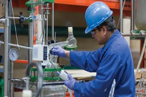 Las exportaciones de la industria química y petroquímica subieron casi un 40% interanual en abril