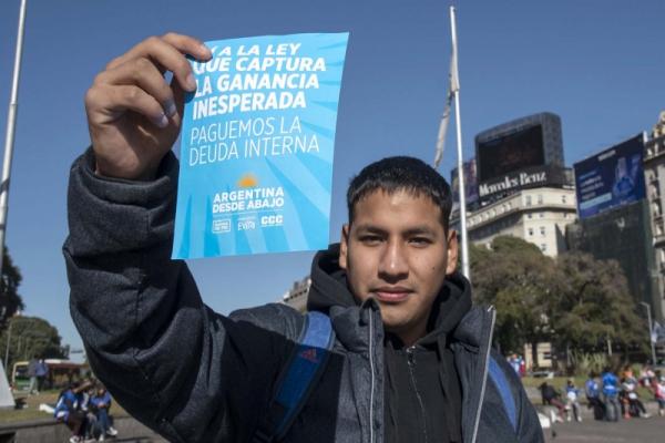 Renta Inesperada: organizaciones sociales realizaron un banderazo en apoyo al proyecto