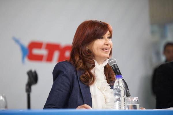 Cristina Kirchner afirmó que "no se trata de ganar por ganar" sino de "la felicidad del pueblo y la grandeza de la nación"