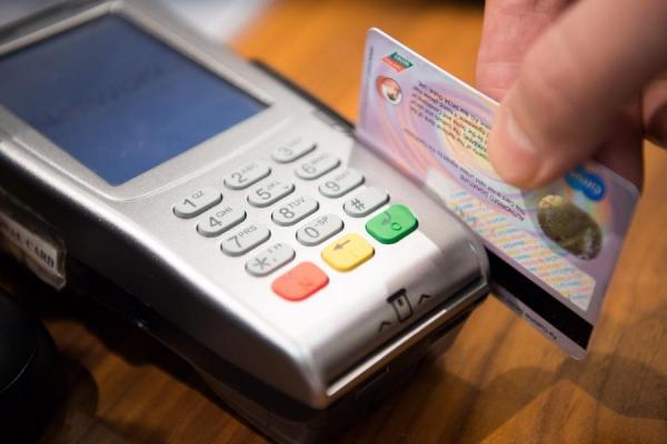 AFIP aumenta un 69% el reintegro para compras con tarjeta de débito