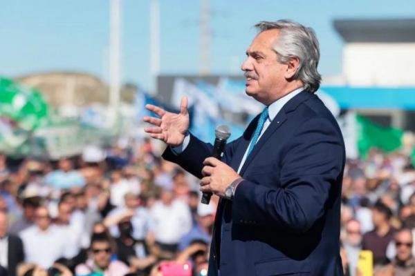 Alberto Fernández recorre un parque solar municipal en Escobar