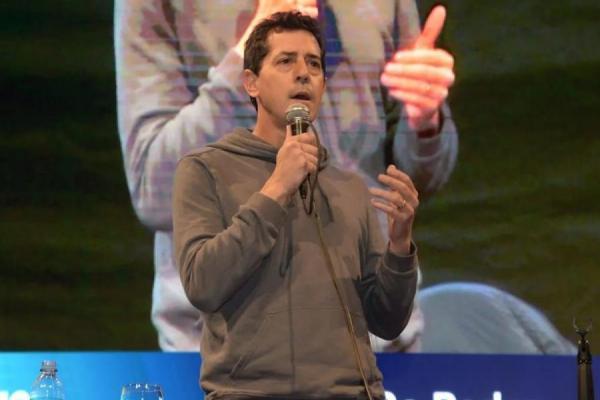 Wado De Pedro acompañó una campaña para frenar los discursos de odio entre jóvenes