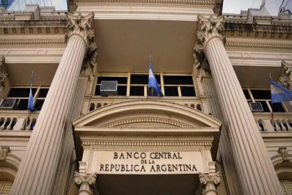 El Banco Central dispuso mejoras en las condiciones para la importación de bienes y servicios a sectores productivos